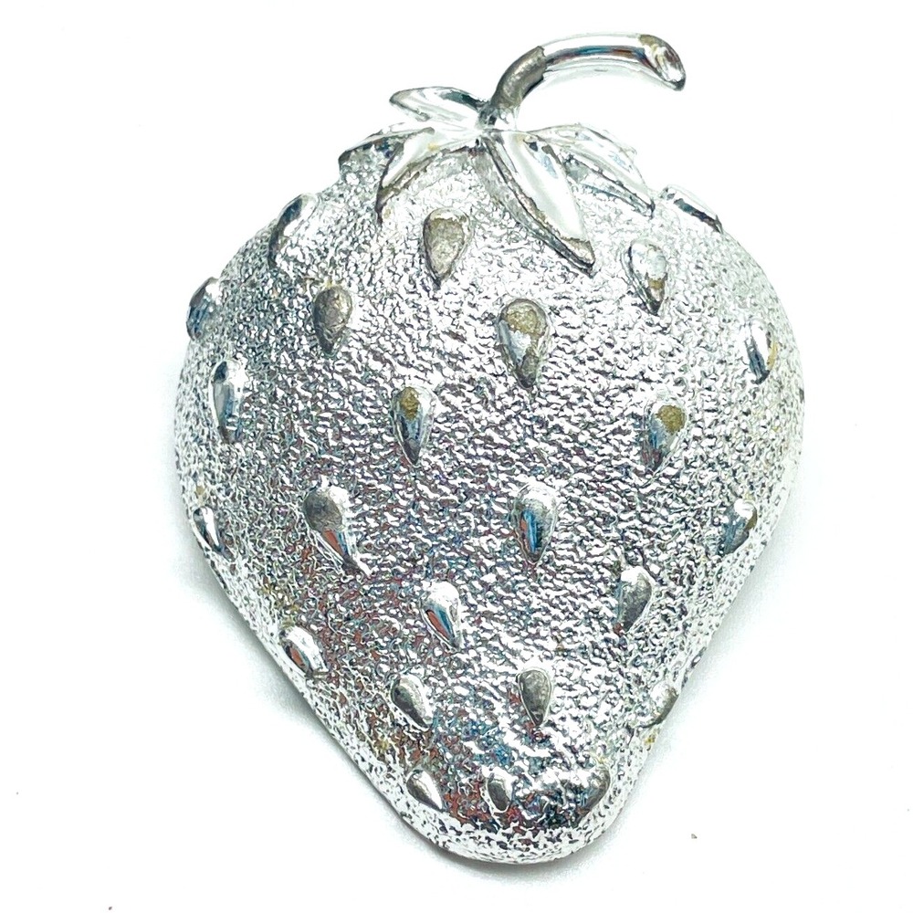 Signed Sarah Coventry Strawberry Brooch Silver Tone Textured Fruit Pin Vintage
